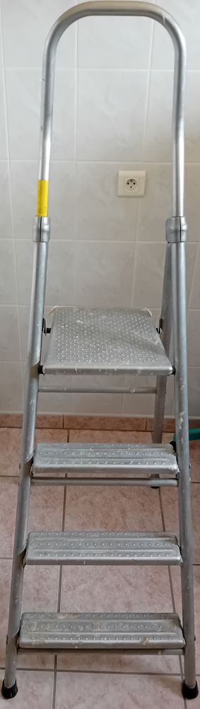 �chelle stable �  3 marches/ 154cm 0 Pollestres (66)