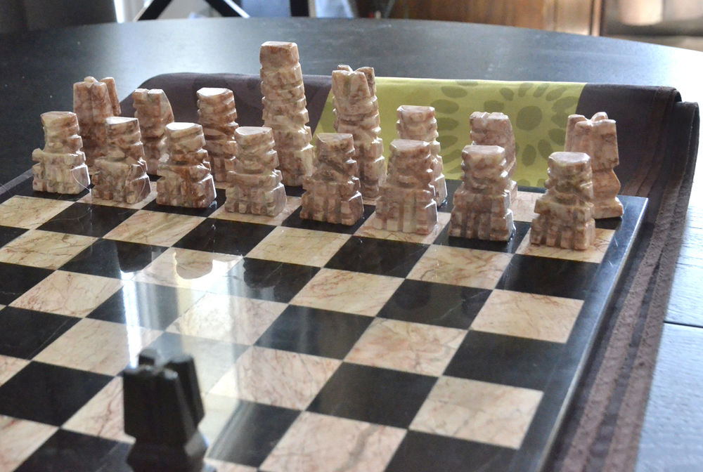 Echiquier en pierre d'alb�tre vintage
TBE 100 Le Plessis-Tr�vise (94)