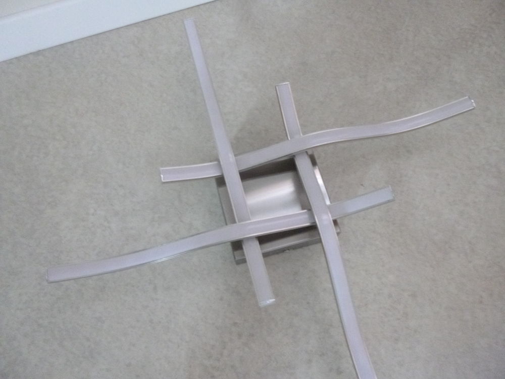 Eclairage  int�rieur (plafonnier) en tr�s bon �tat (neuf) 0 Renescure (59)