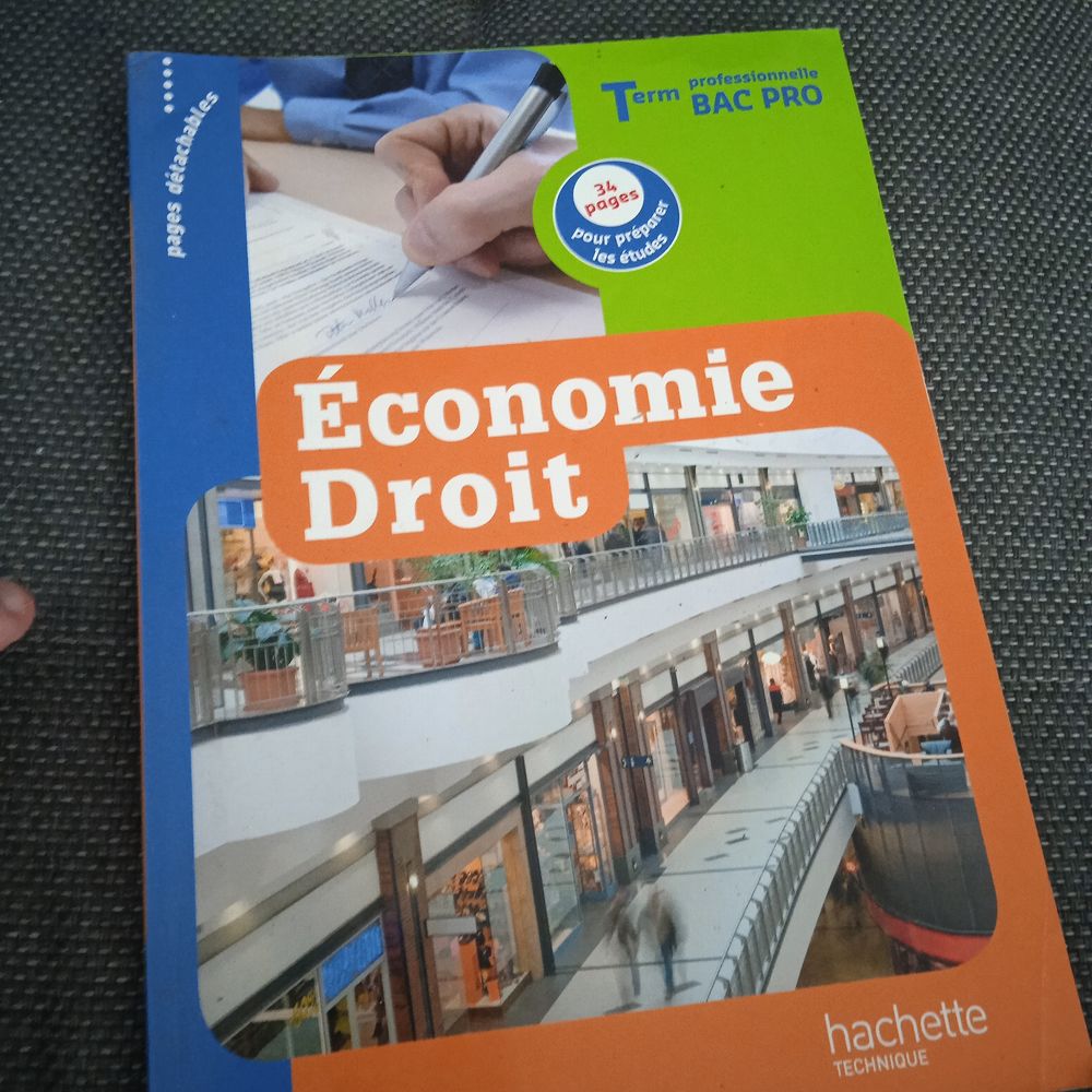 economie et droit editions Hachette niveau term de 201 isbn 5 Annonay (07)