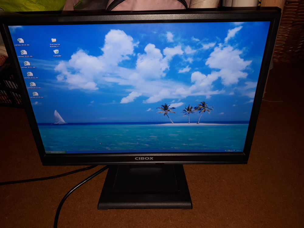 Ecran PC CIBOX 18 Montigny-Lencoup (77)
