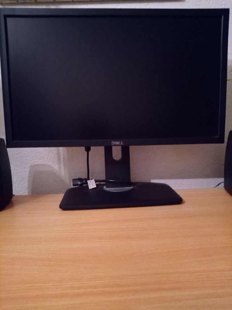 Ecran de PC, BE, Dell, diagonale 61cm 15 Toulon (83)