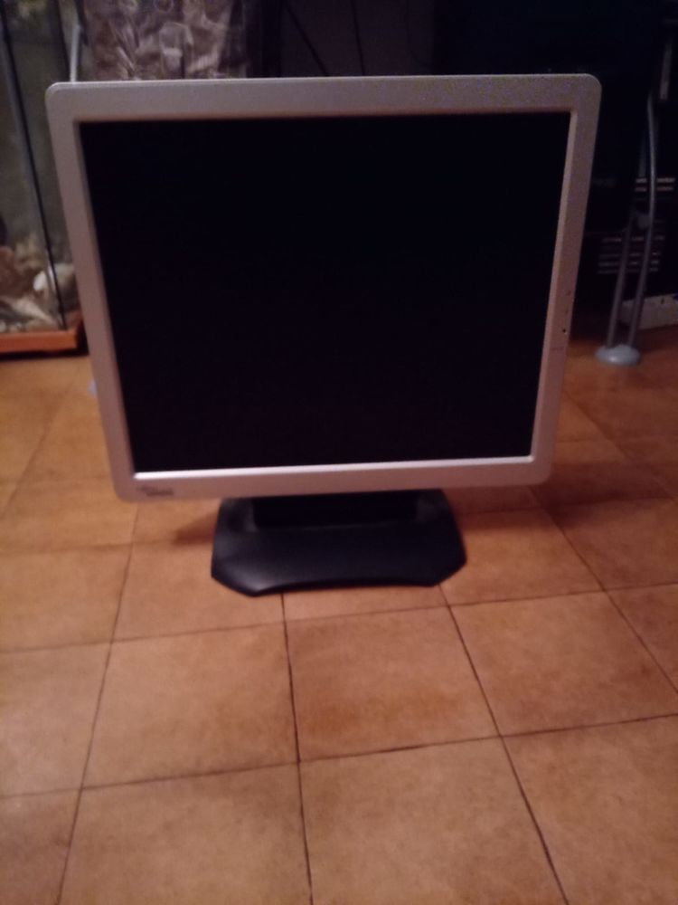 Ecran de PC, BE,  Fujitsu Siemens  diagonale 43 cm 15 Toulon (83)