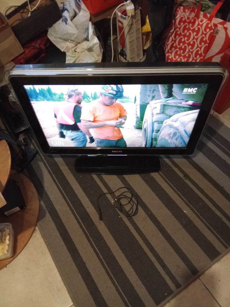 TV �cran 80 cm marque Philips avec t�l�commande 40 Toulon (83)