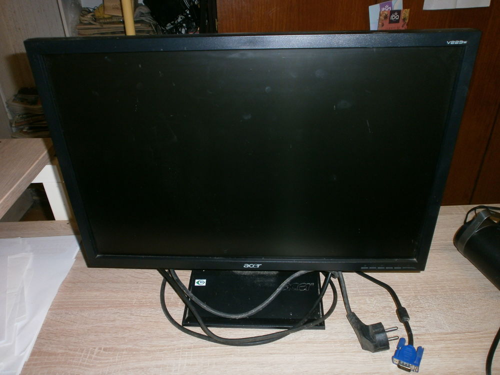 Ecran ordi 47.5  x 39.5  + clavier  + 2 hautparleurs 20 Tug�ras-Saint-Maurice (17)