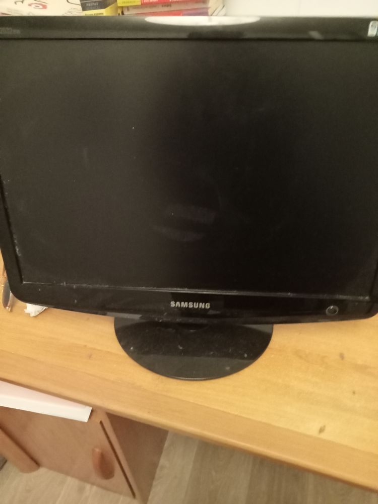 �cran d'ordi. 12 May-sur-Orne (14)