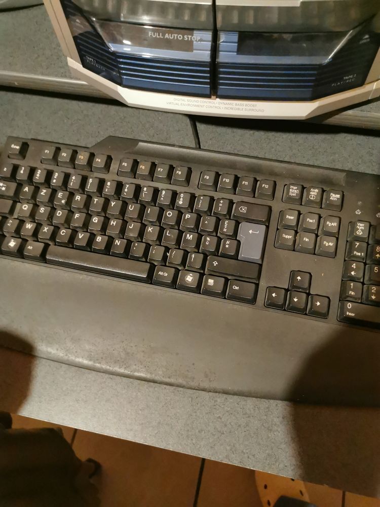 �cran d ordinateur clavier et tour 110 Nort-sur-Erdre (44)