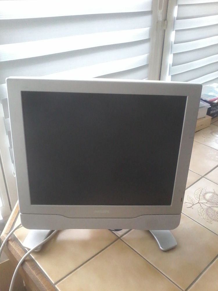 �cran  ordinateur   Philips  avec 2 haut  parleurs et clavier 30 Tourcoing (59)