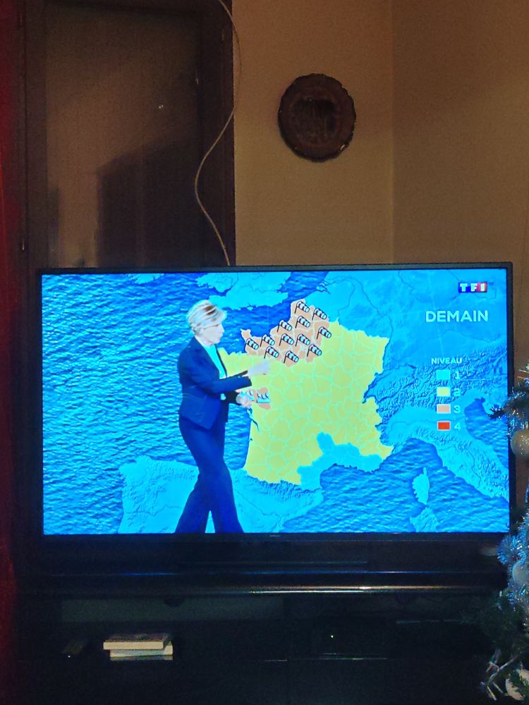 �cran plat 4k connect� 300 Claira (66)