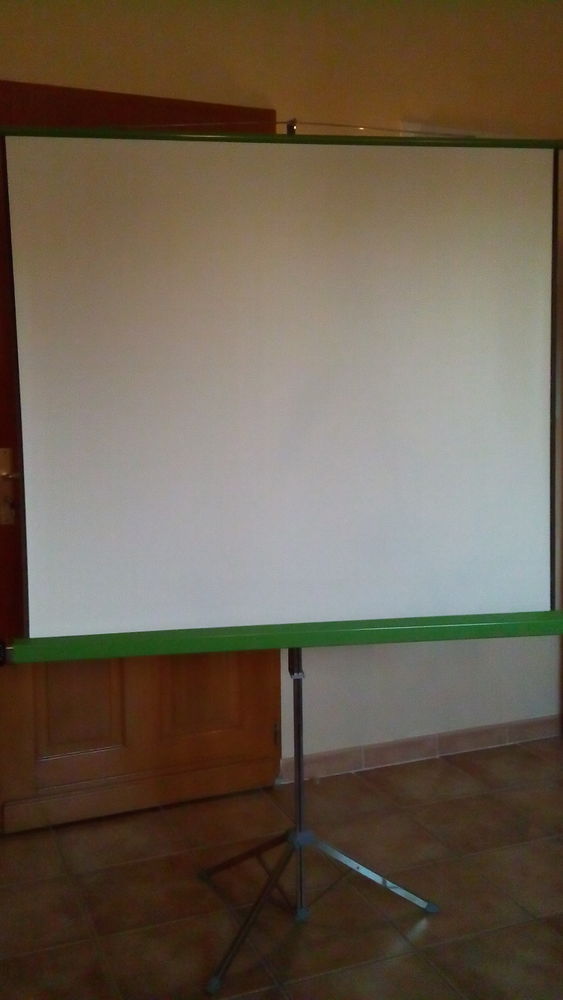 �cran pour projecteur diapositives 0 Saint-Mitre-les-Remparts (13)