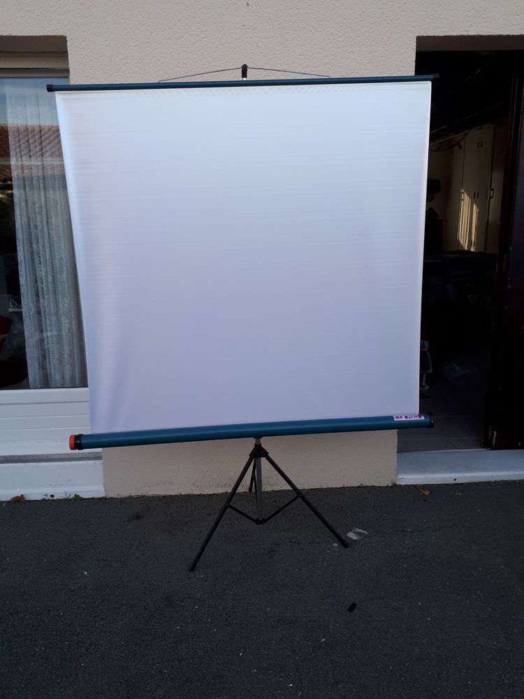 ECRAN DE PROJECTION SUR TREPIED 0 La Jarrie (17)