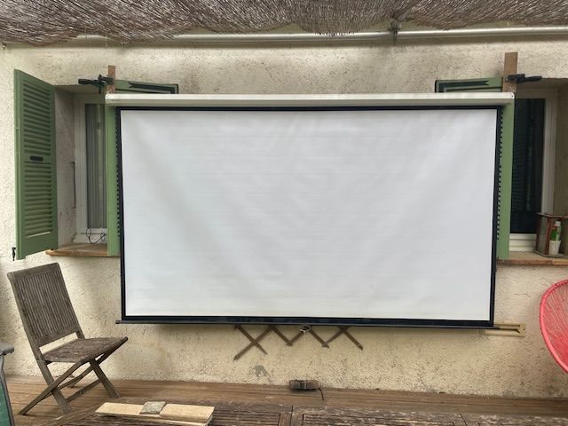 ECRAN DE PROJECTION 50 Cantaron (06)