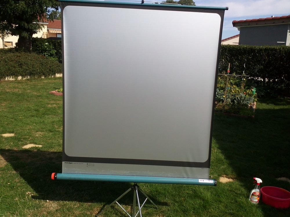 �cran de r�troprojection. TBE 20 � 20 Saint-Paul-des-Landes (15)