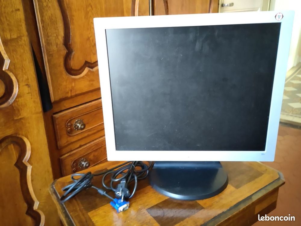  Ecran Samsung Samtron  94V MONITEUR 35 Nice (06)