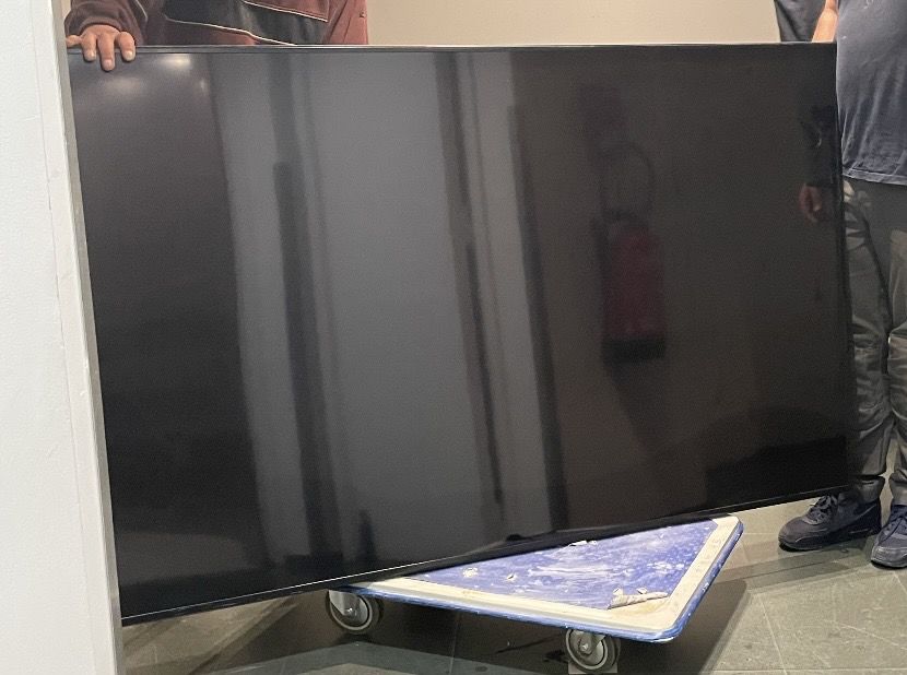 �cran t�l�vision SHARP - 80  / 1m80 x 1m00 2000 Paris 11 (75)
