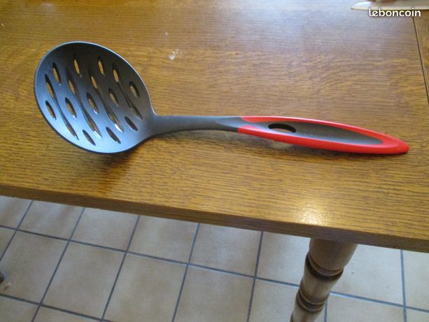 �cumoir tupperware noir et rouge 12 M�rignies (59)