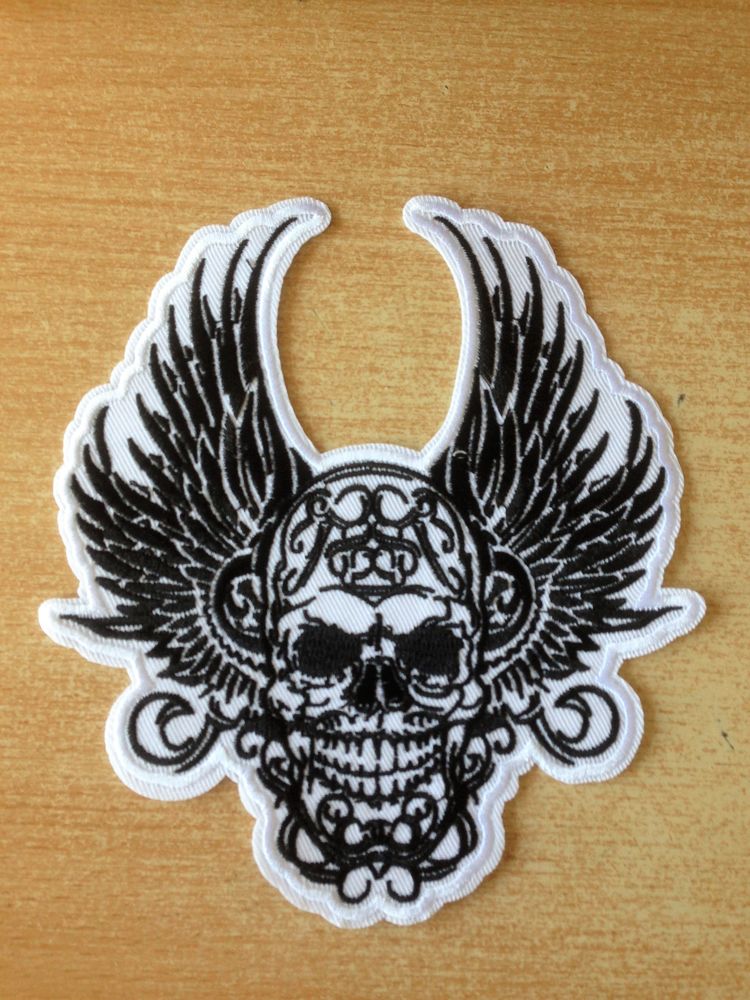 �cusson biker t�te de mort et ailes 13x14 cm 5 Carnon Plage (34)
