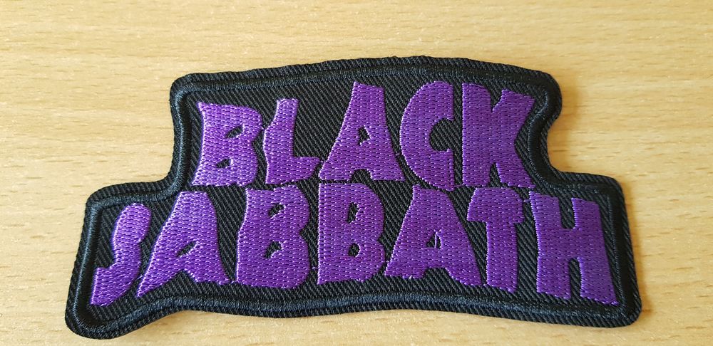 �cusson brod� 
black sabbath 
12x5,5 cm
thermocollant 5 Carnon Plage (34)