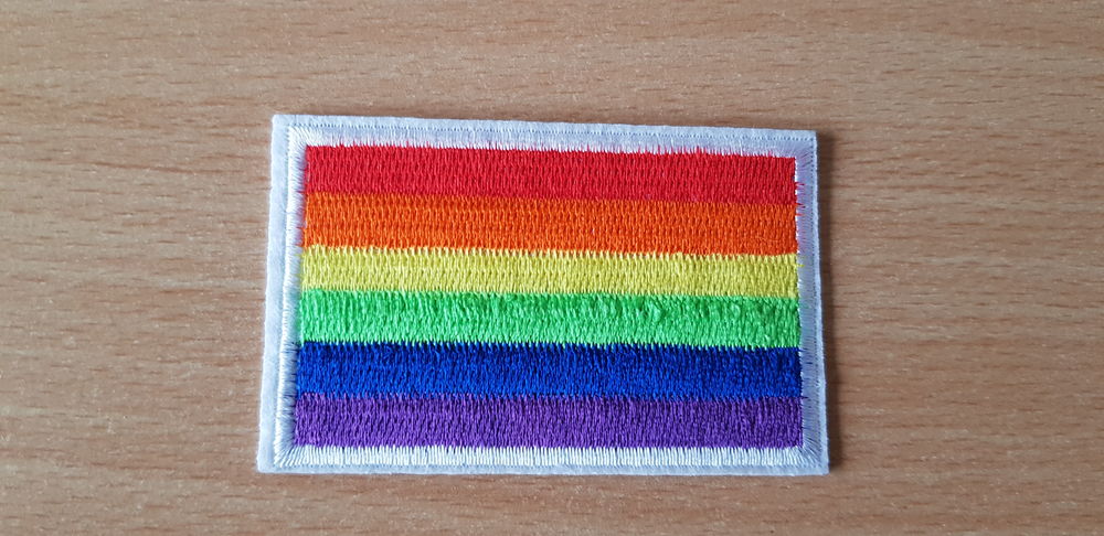 �cusson brod� 
drapeau arc en ciel lgbt +
8,5x4,5 cm
3 Carnon Plage (34)