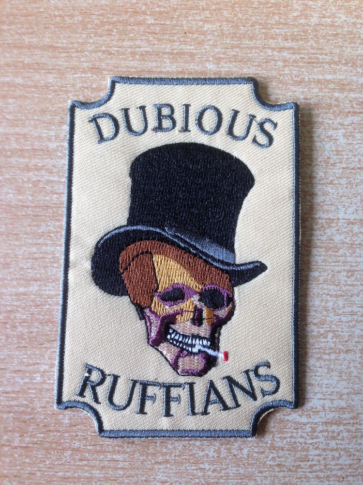 �cusson brod� t�te de mort haut de forme 4 Carnon Plage (34)