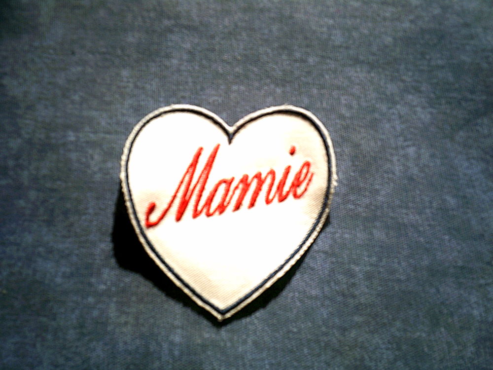 Ecusson Mamie brod� � coudre�cusson Mamie brod� en forme de 8 Auch (32)
