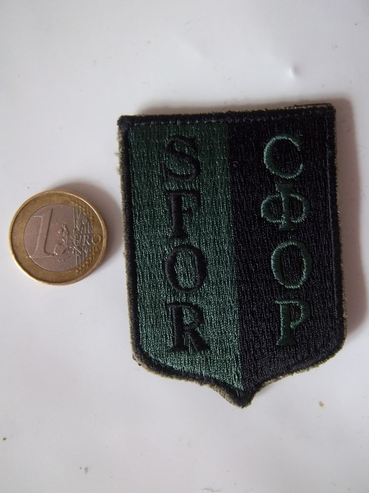 �cusson obsol�te !!! insigne militaire SFOR (vert et noir) O 5 Valognes (50)