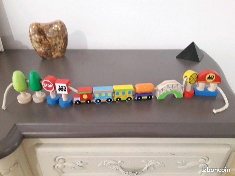 jeu �ducatif  / train en bois � relier Nathan 15 Reims (51)