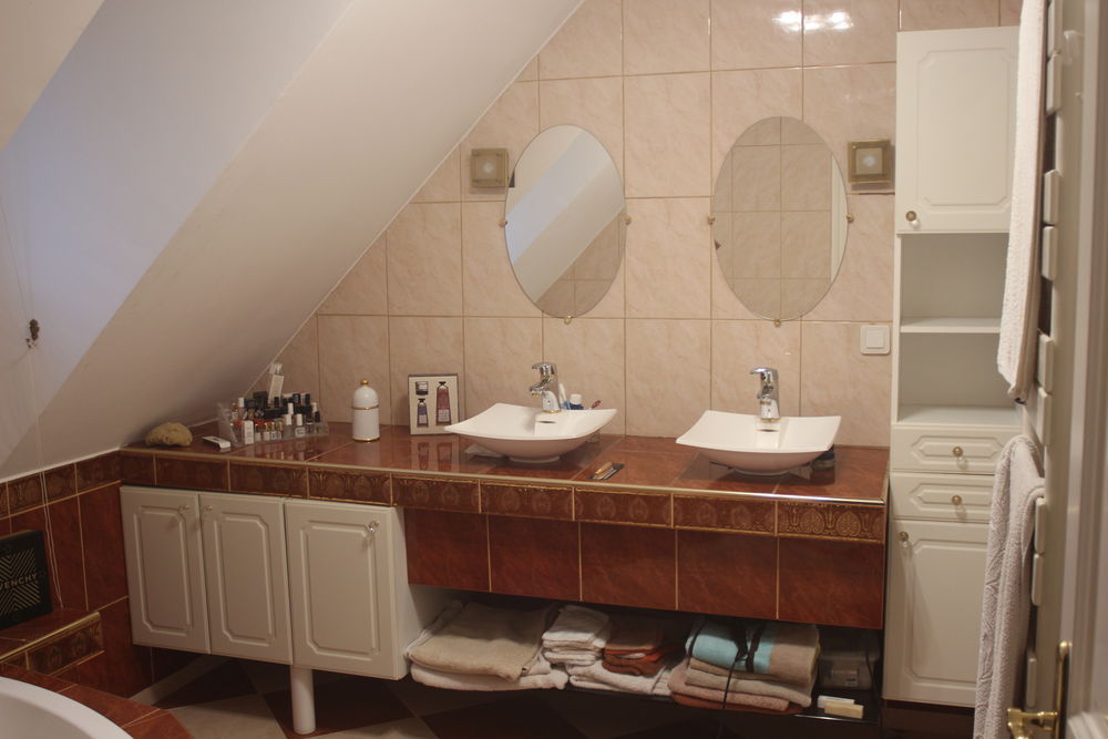 EENSEMBLE SALLE DE BAIN : meubles, baignoire d'angle, miroi 150 Saint-Prix (95)