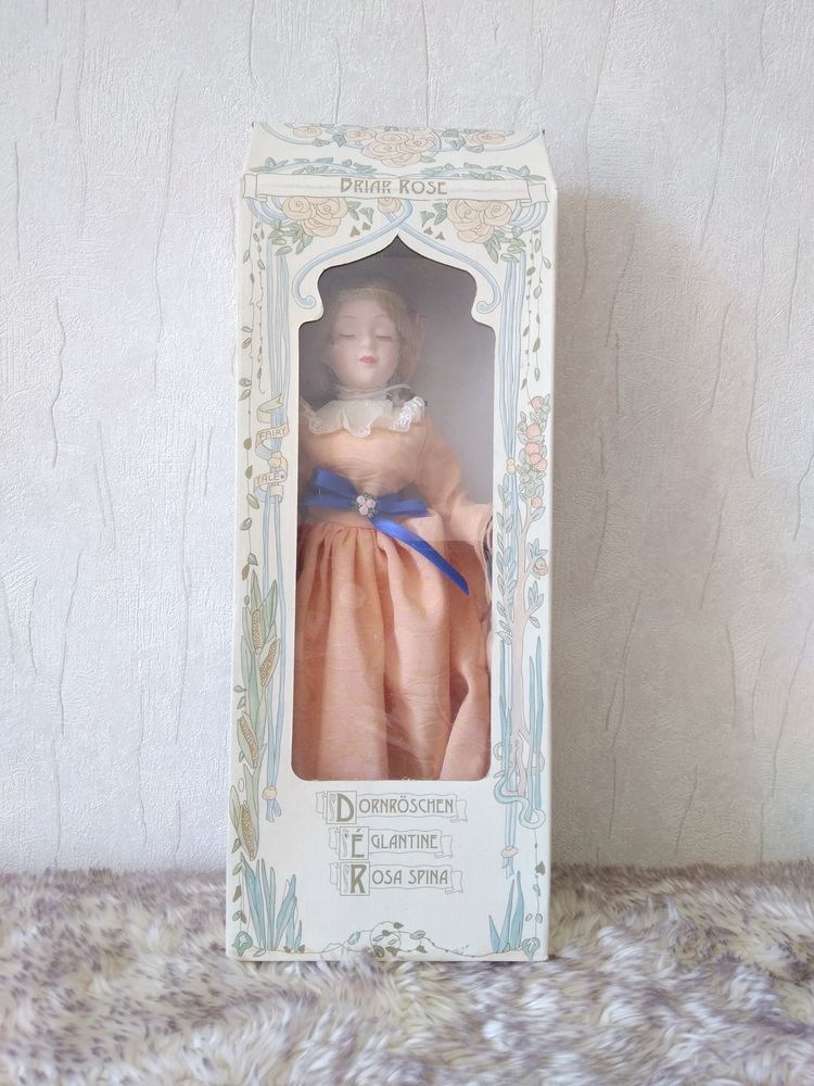 Eglantine - Poup�e de porcelaine 30 Plougonven (29)