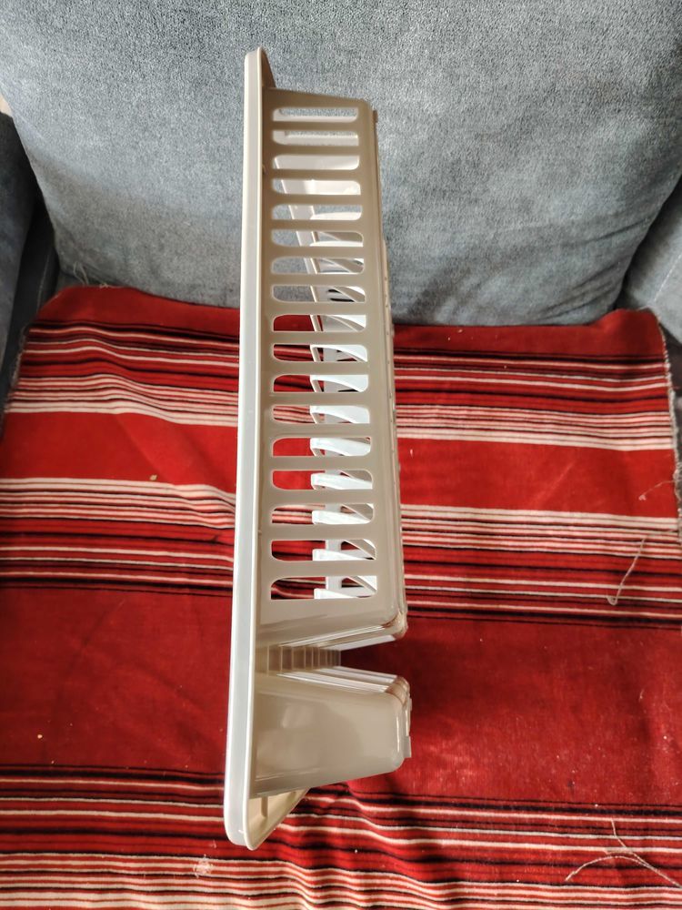 EGOUTTOIR 12 COUVERTS 1 Revest-les-Roches (06)