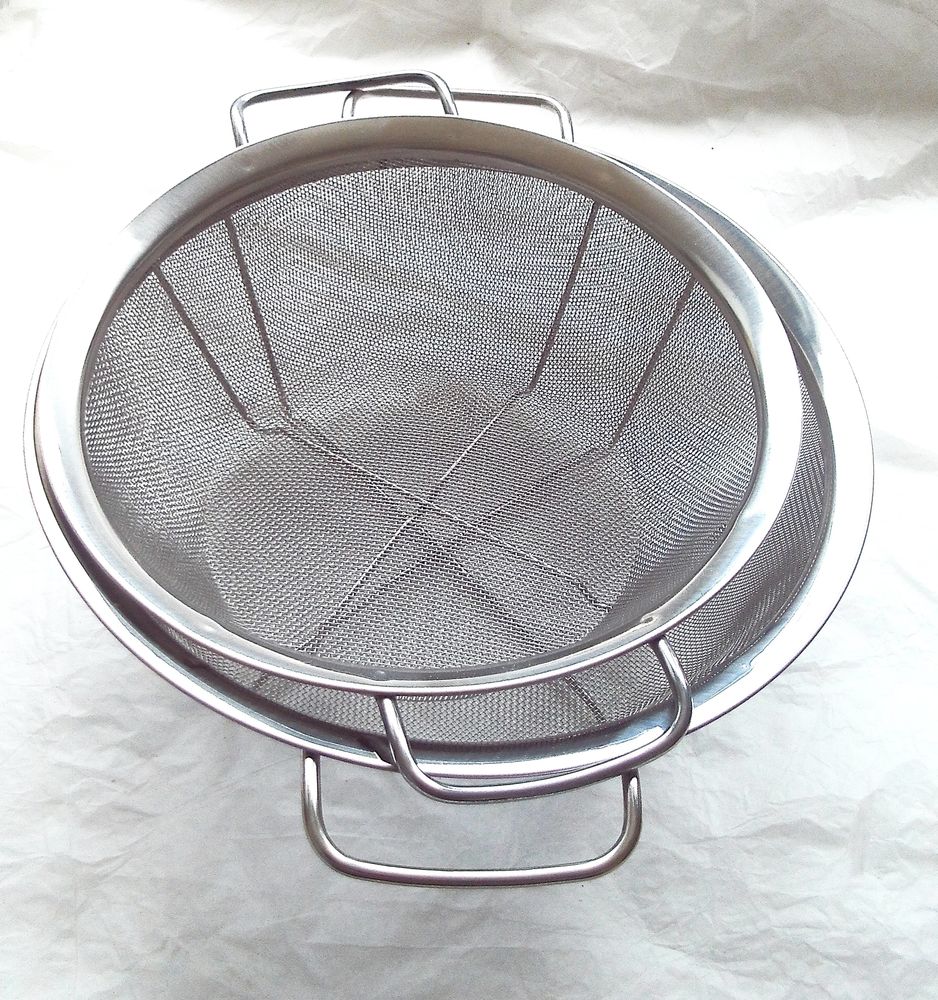 Lot de 2 �gouttoirs grille  tamis , inox, poign�es et pieds 13 Villeurbanne (69)