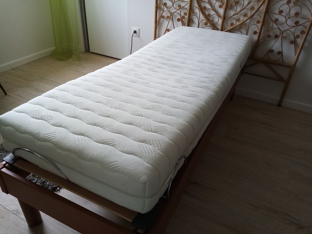 LIT  ELECTRIQUE  ( achet� Maison de la literie )
une place 380 Leg� (44)