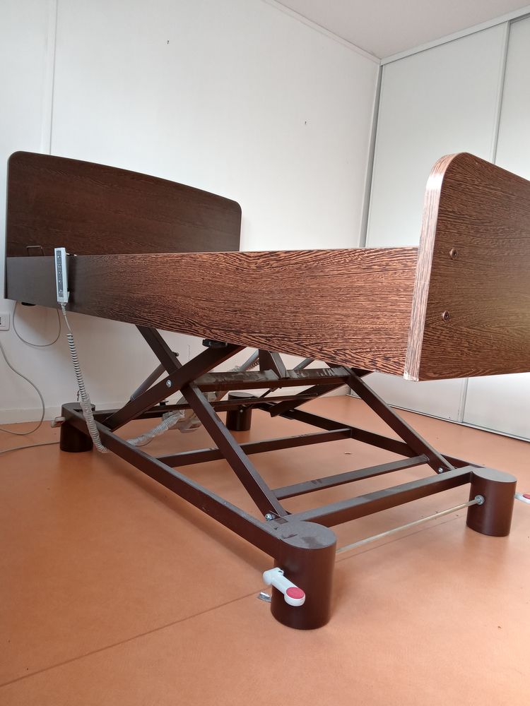 Lit �lectrique m�dicalis� avec matelas 900 B�theny (51)