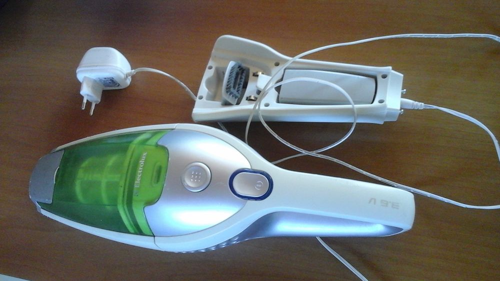 Electrolux petit aspirateur � main. 20 Cornimont (88)