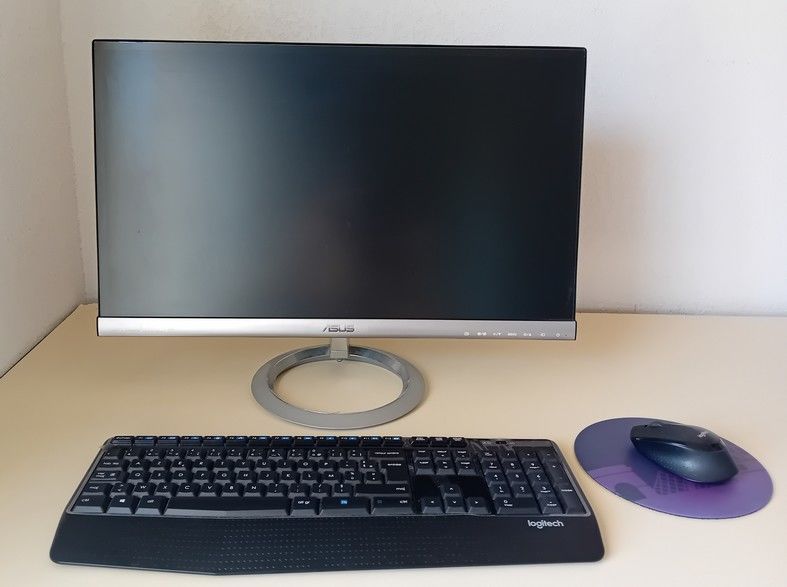 lot �lectronique (�cran, clavier, souris) 140 Saint-Laurent-du-Var (06)