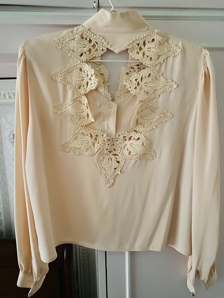 �l�gant, chic, chemisier femme tr�s peu port�. 20 Saint-Fargeau-Ponthierry (77)