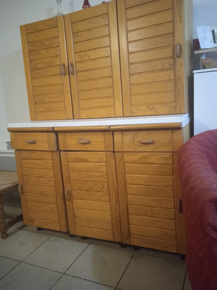 El�ment de cuisine en ch�ne clair
150 Les Sables-d'Olonne (85)