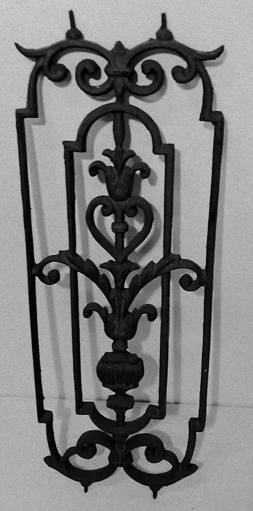 �l�ment de d�cor en fonte pour balcon 32 Traves (70)