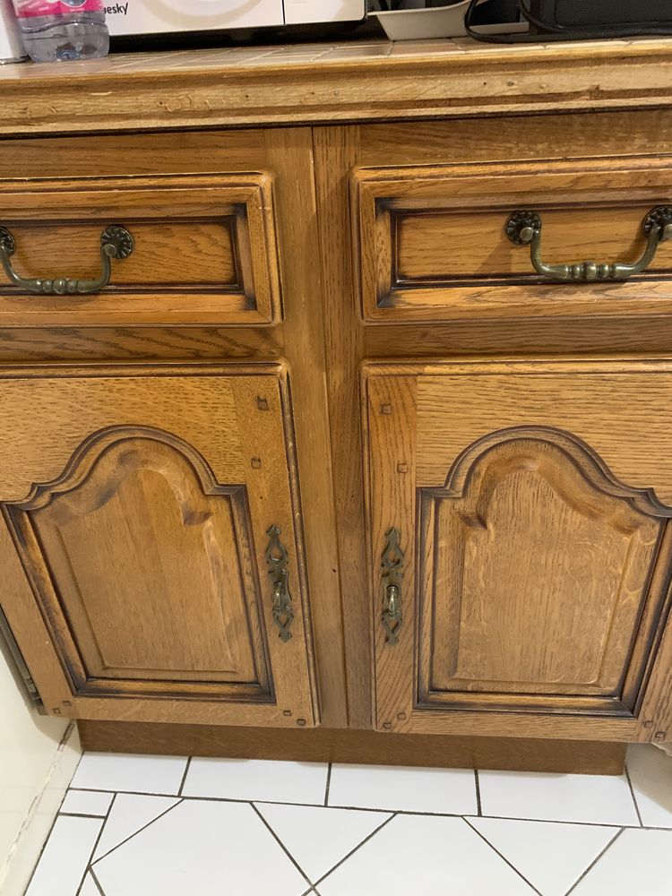 �l�ments de cuisine en ch�ne ; deux de 80, 3 de 50 et un 350 Paris 14 (75)