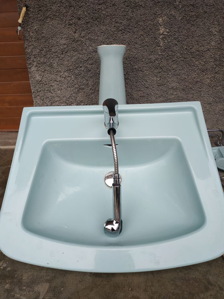 El�ments de SDB dont 1 lavabo + 1 bidet + accessoires 55 Launaguet (31)