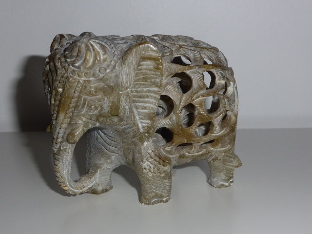 El�phant en pierre sculpt� 6 Rueil-Malmaison (92)