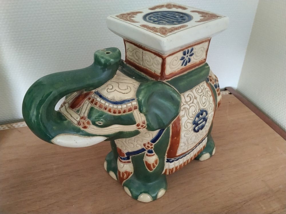 ELEPHANT PORTE POT DE FLEUR 30 Mignaloux-Beauvoir (86)