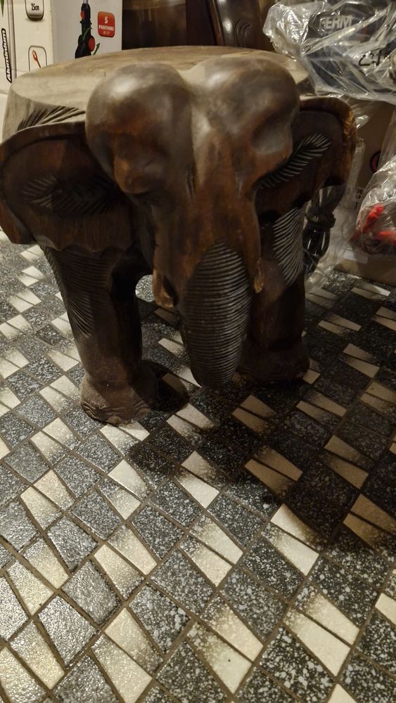ELEPHANTS BOIS EXOTIQUE  j en ai plusieurs me contacter  A 35 Drancy (93)