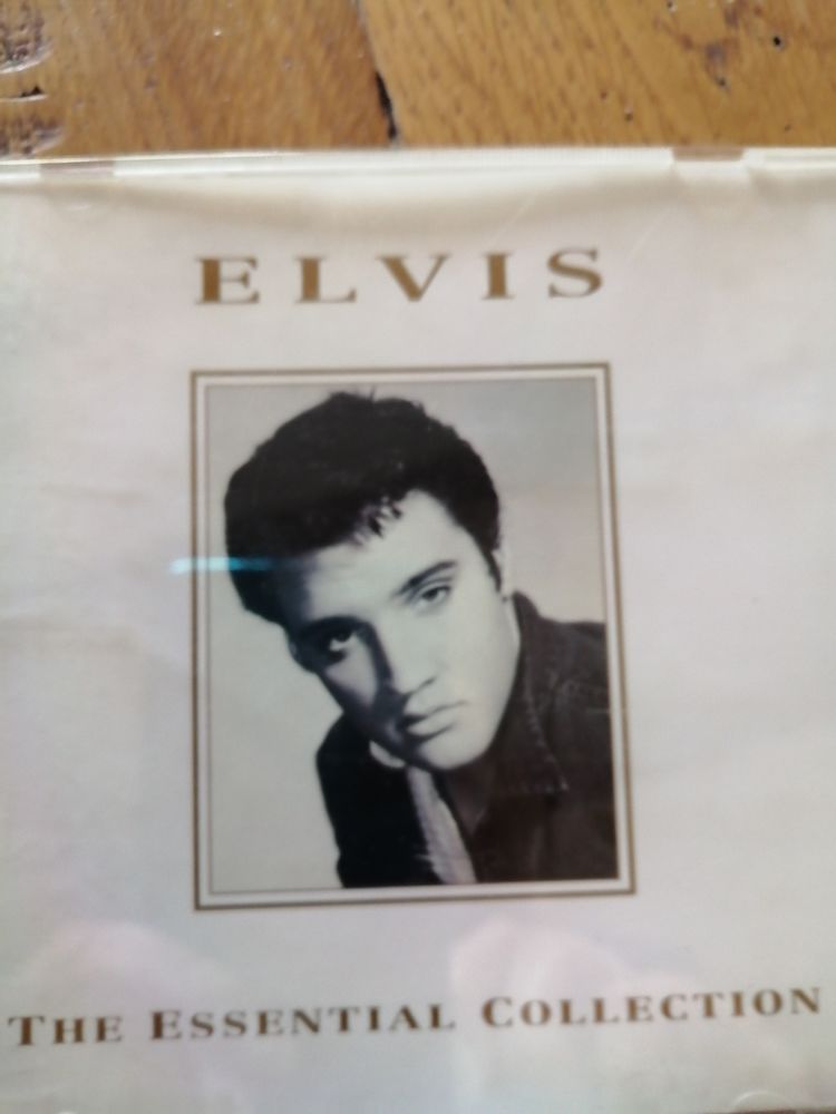 ELVIS PRESLEY 12 Saint-Martial-sur-N� (17)