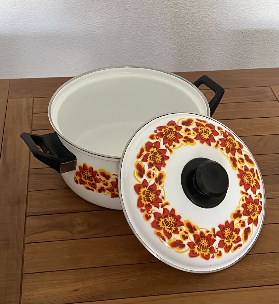 En �mail , Marmite Faitout tr�s peu servie 28 Saint-Denis (97)