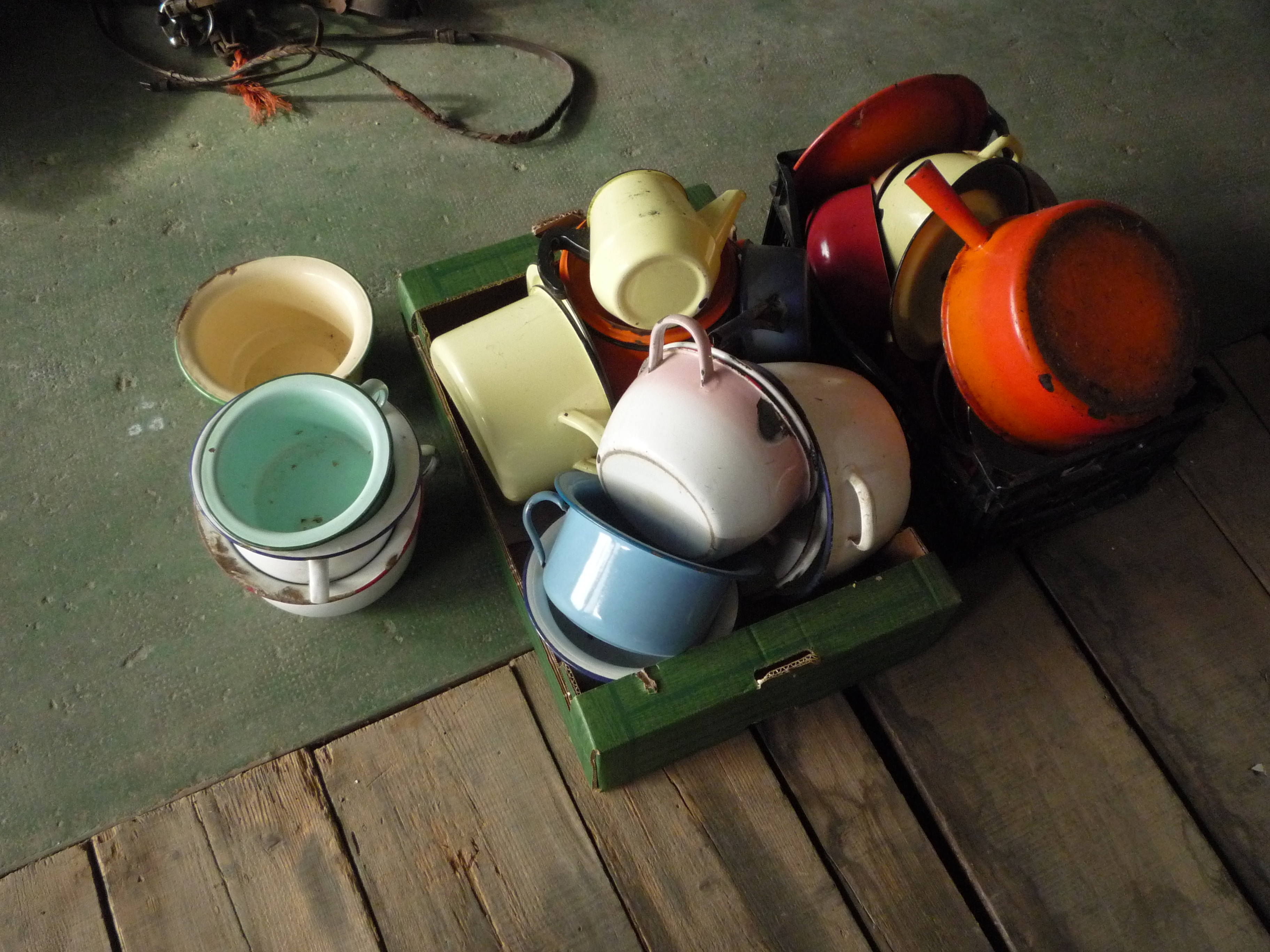 Lot �maill�e/casserole/pot de chambre(L)
1 Castres (81)