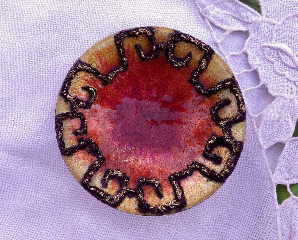 �maux d'art de Limoges (d�but XXe): Coupelle ancienne sign�e 25 Merville (31)