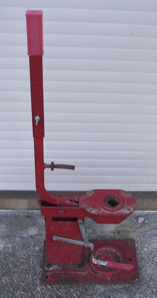 Embouteilleuse + sac de 100 bouchons en li�ge. 20 P�gomas (06)