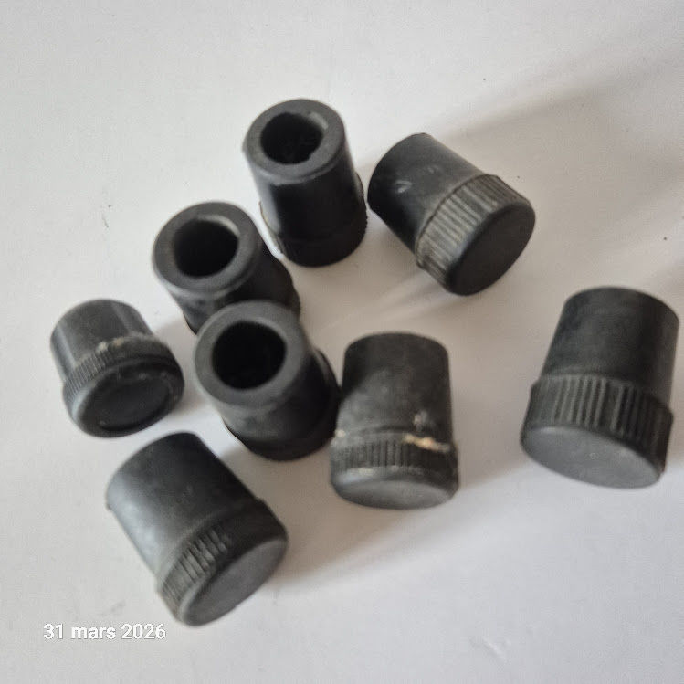 Lot de 9 embouts de canne � p�che ,  ou de tuyau, en caoutch 8 Saumur (49)