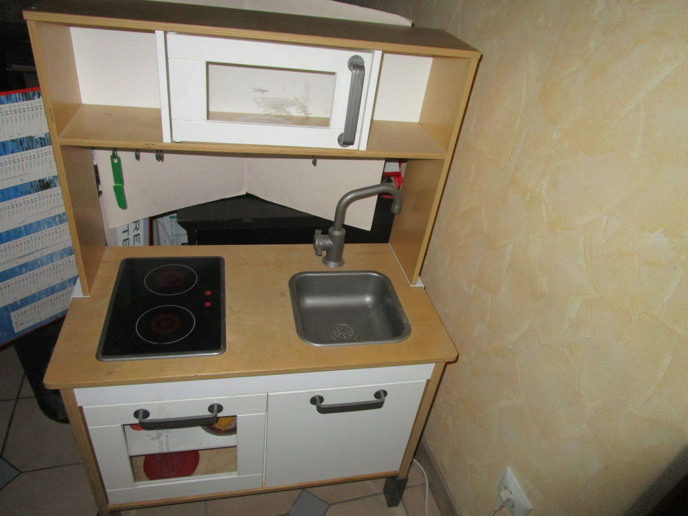 LOT EMEM5       MEUBLE  EN BOIS  CUISINE ENFANT 40 Villepinte (93)